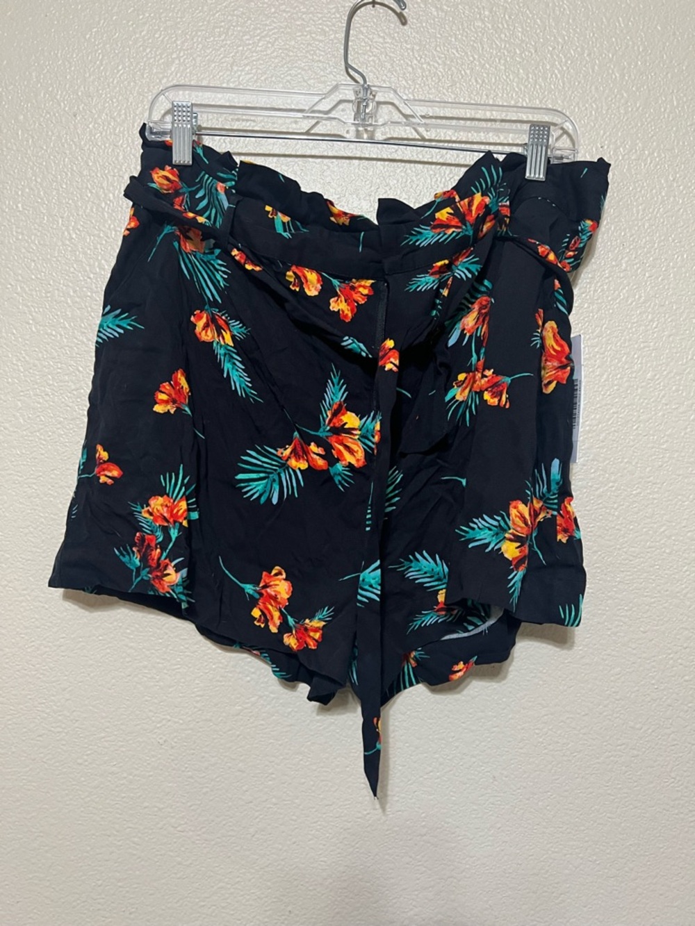 JustFab Black Floral Tie-Waist High-Rise Shorts